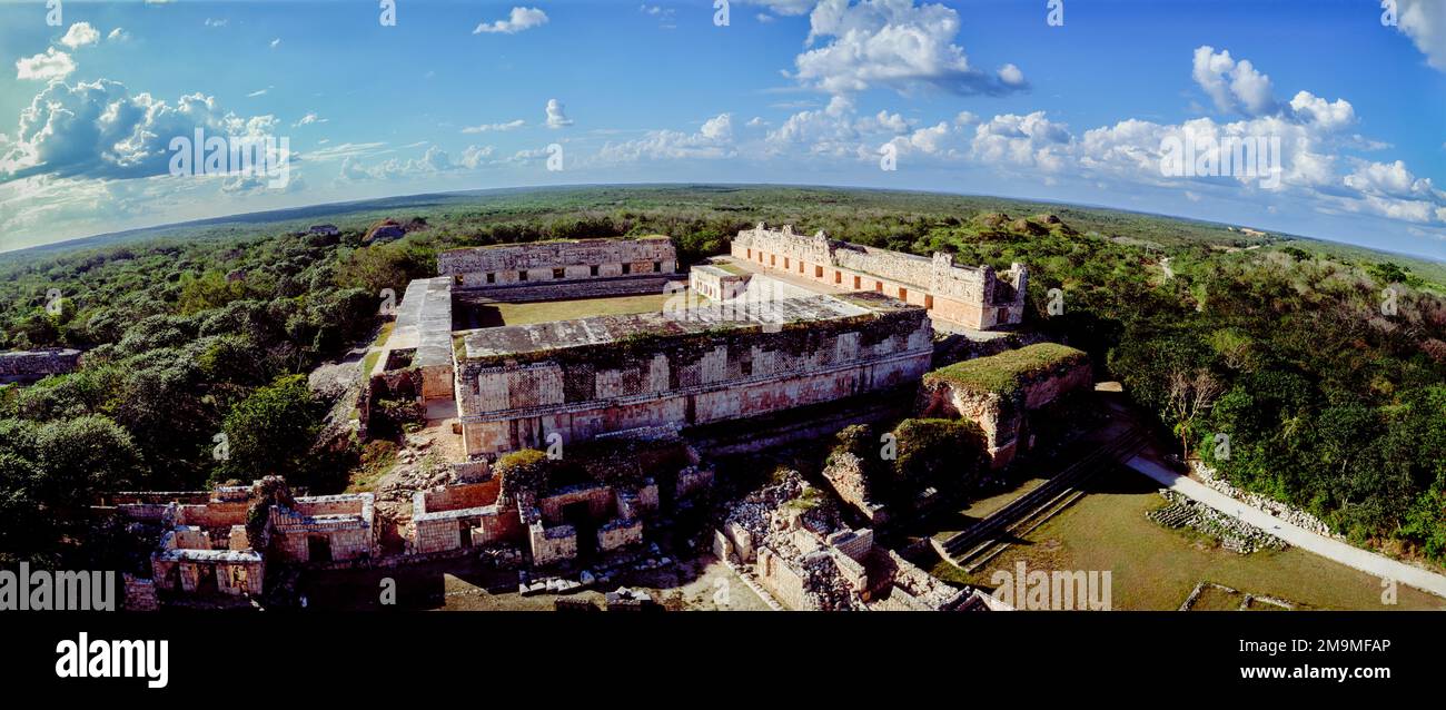 Quadrangle di Nunnery alle antiche rovine Maya di Uxmal, Yucatan, Messico Foto Stock