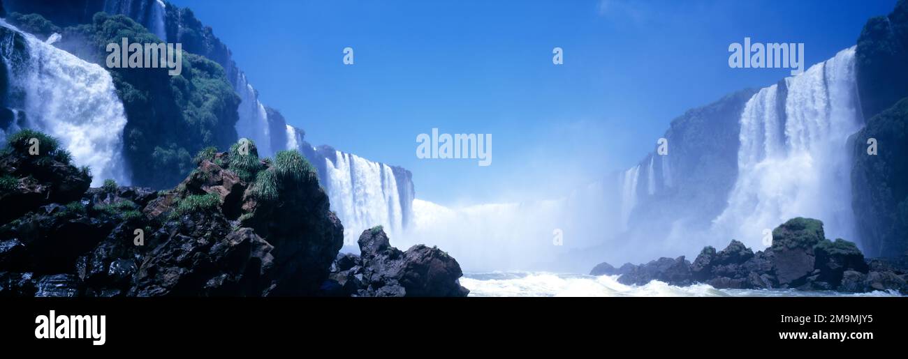 Vista delle cascate, cascate Iguacu, Parana, Brasile Foto Stock