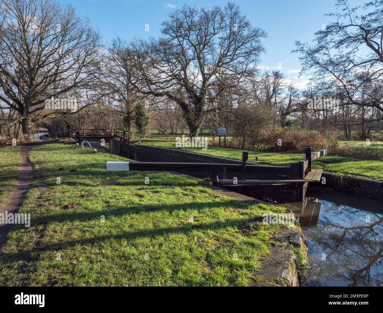Newark Lock sul fiume Wye a Ripley, Woking, Surrey, Regno Unito. Foto Stock