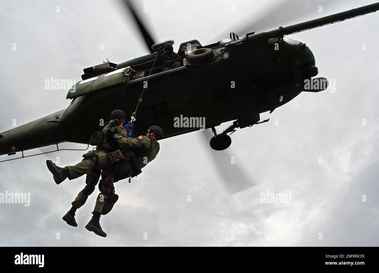 030811-F-6701P-006. Subject Operation/Series: JTF LIBERIA base: Giungi Paese: Sierra Leone (SLE) Foto Stock