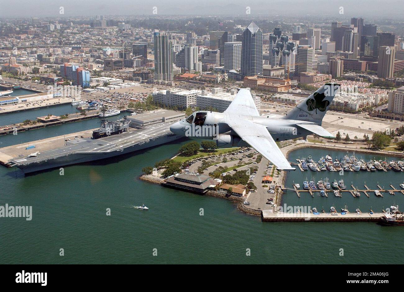040424-N-8796S-246. Base: Naval Station, San Diego Stato: California (CA) Paese: Stati Uniti d'America (USA) Foto Stock