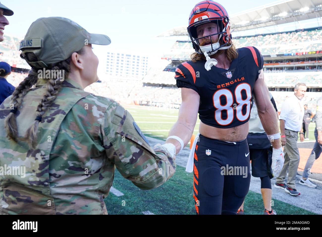 Bengals tight end Hayden Hurst named finalist for NFL Salute to