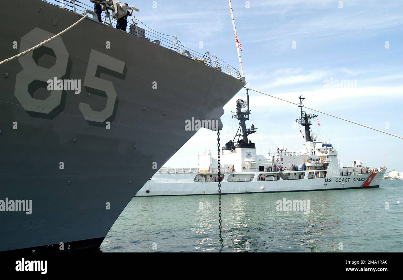 040621-N-0493B-036. Subject Operation/Series: KARAT 2004 base: Muara Nazione: Brunei Darussalam (BRN) Foto Stock