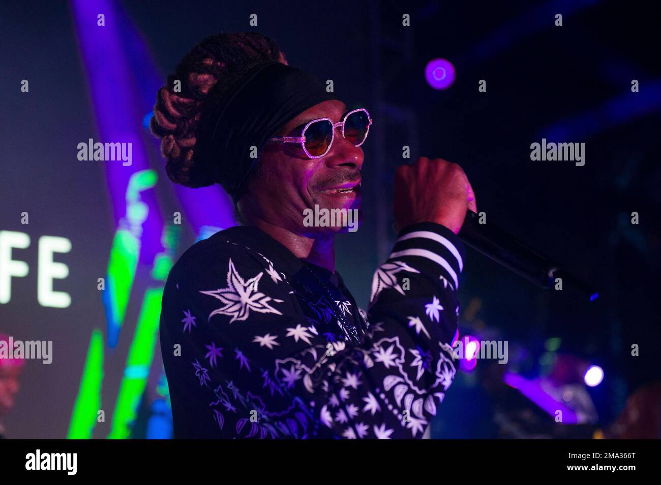 Snoop Dogg performs during BleauLive Halloween Weekend on Friday, Oct. 28, 2022, in Miami Beach. (Photo by Scott Roth/Invision/AP) Foto Stock