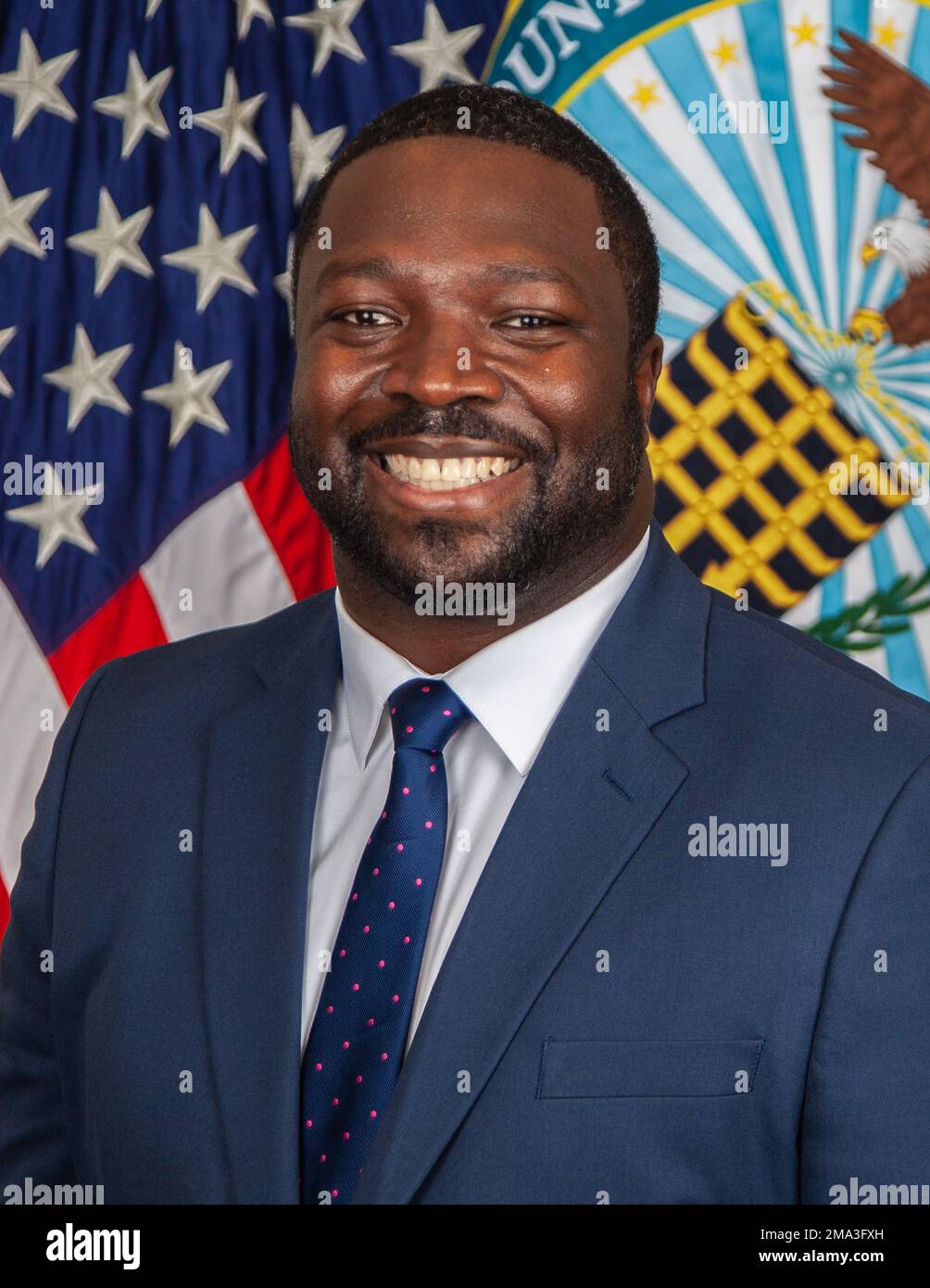 QUANTICO, Va. – Henry Nelson, capo del DOD Unauthorized Disclosure Program Management Office (UDPMO), ha discusso le differenze tra divulgazioni non autorizzate e informatori, nonché i loro impatti sulla sicurezza nazionale in una recente intervista. “I civili, i membri del servizio e gli appaltatori DOD sono privati di alcune delle informazioni più sensibili e strettamente detenute”, ha affermato Nelson rispondendo alle domande del suo ufficio della Defense Counterintelligence and Security Agency. “E’ una violazione della legge e del giuramento d’ufficio divulgare, in qualsiasi modo, informazioni DOD non pubbliche – classificate o di controllo Foto Stock