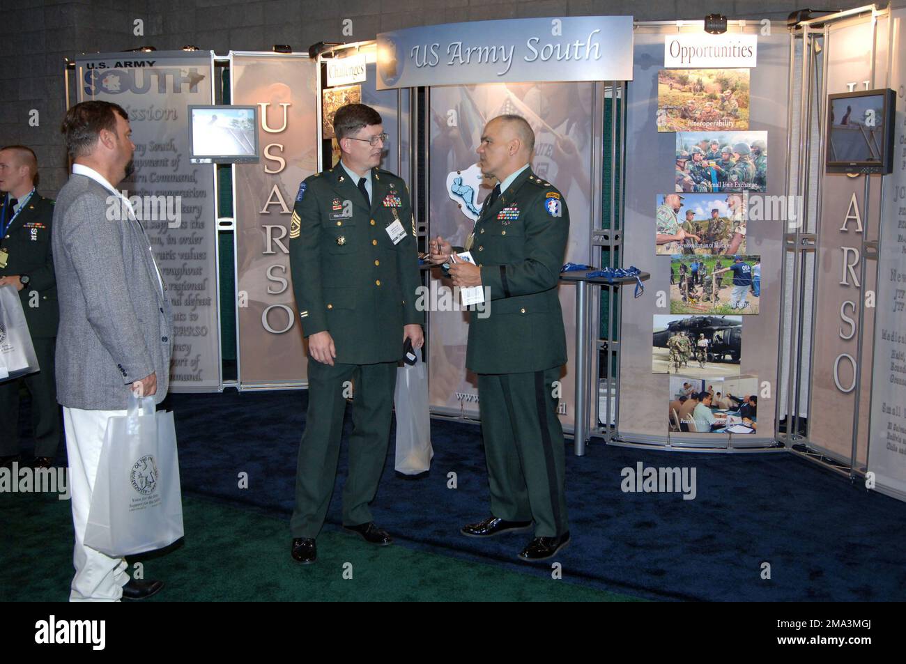 051004-A-9157N-004. Base: Washington Stato: District of Columbia (DC) Nazione: Stati Uniti d'America (USA) Foto Stock