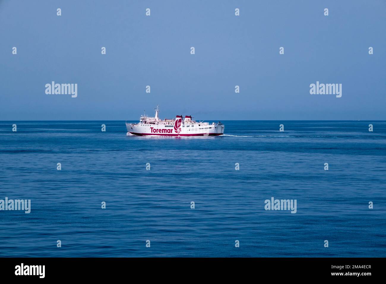 La Marmorica, un traghetto Toremar, in viaggio da Piombino all'isola d'Elba. Foto Stock