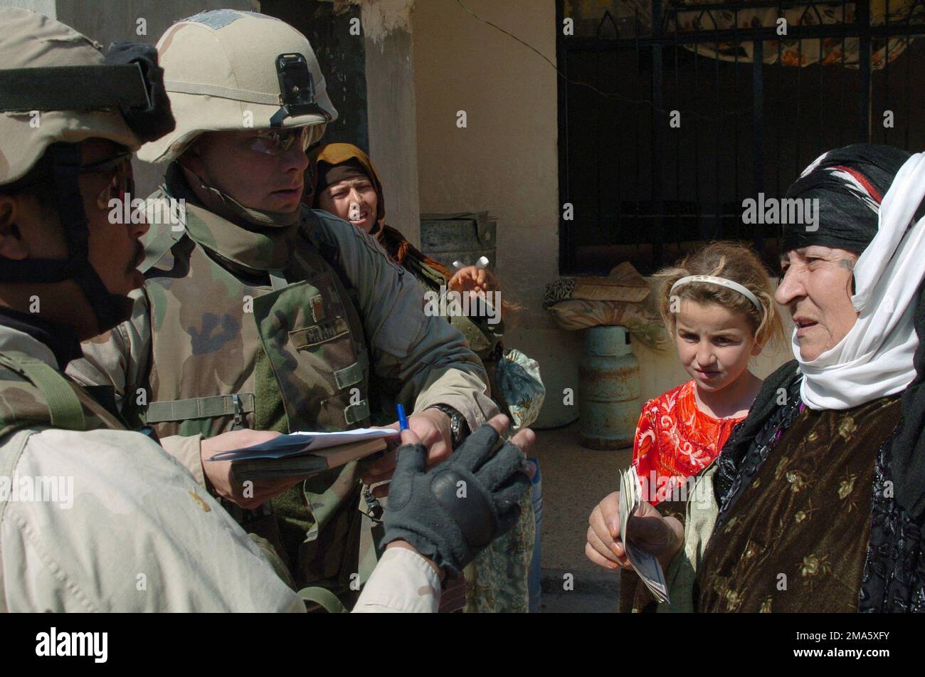 050319-A-2098S-004. Base: Tall Afar Paese: Iraq (IRQ) scena comando maggiore mostrato: 2-14/CA Foto Stock