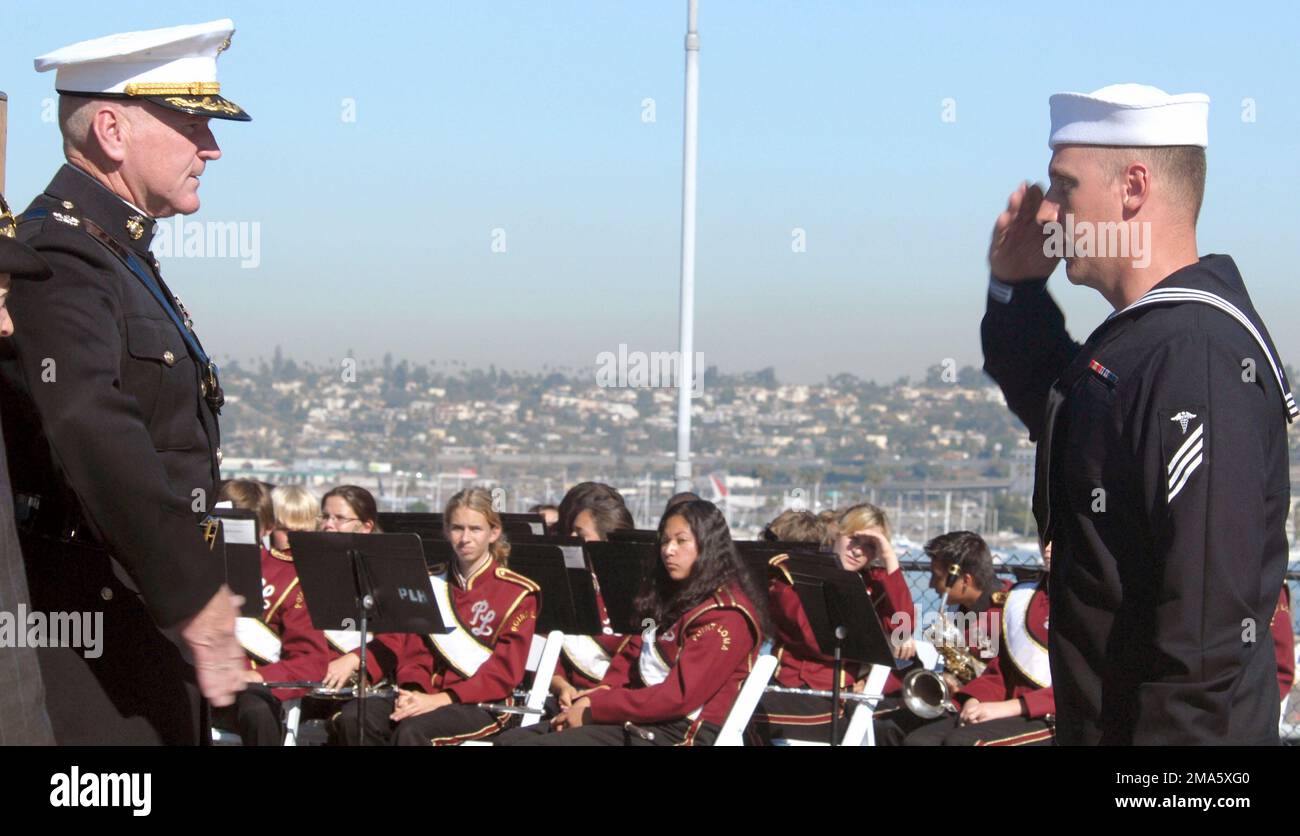 061108-N-0890S-065. Base: San Diego Stato: California (CA) Paese: Stati Uniti d'America (USA) Scene Major Command mostrato: BASE NAVALE SAN DIEGO Foto Stock