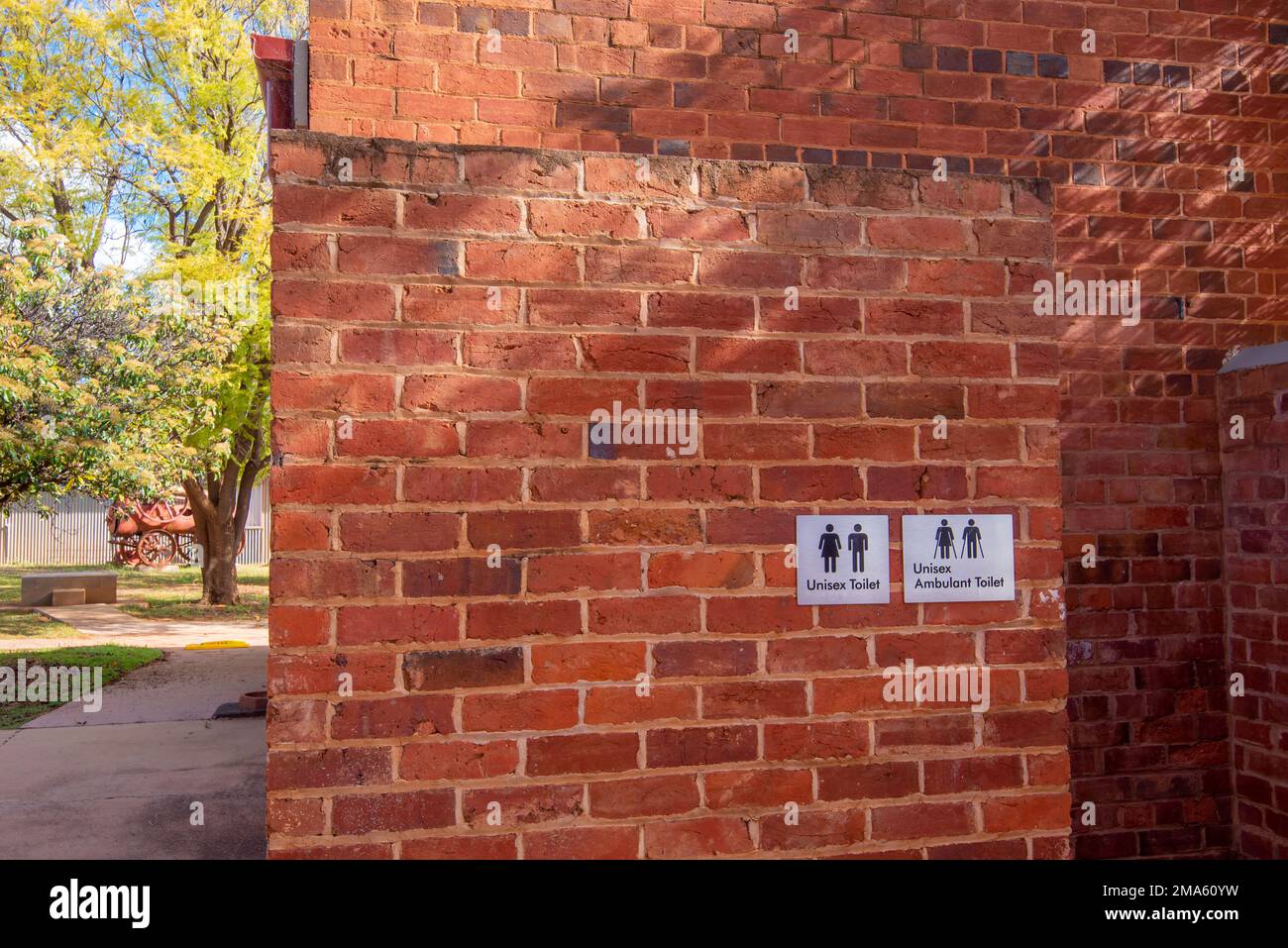 Un bagno unisex combinato e un bagno unisex ambulante o toilette a Cobar nel nuovo Galles del Sud occidentale, Australia Foto Stock