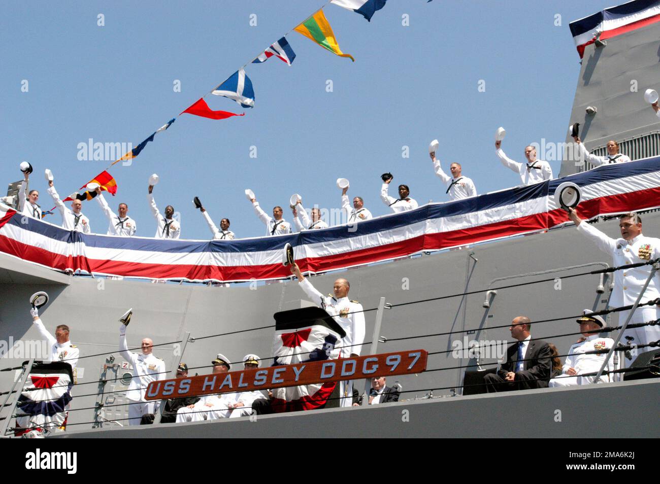 050730-N-3672K-340. Base: USS Halsey (DDG 97) Stato: California (CA) Paese: Stati Uniti d'America (USA) scena comando maggiore mostrato: DDG-96 Foto Stock