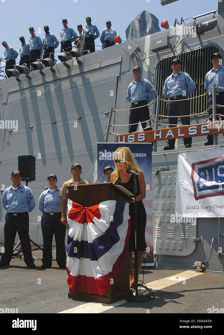 050802-N-0685S-006. Base: Naval Station, San Diego Stato: California (CA) Paese: Stati Uniti d'America (USA) Scene Major Command mostrato: DDG-97 Foto Stock