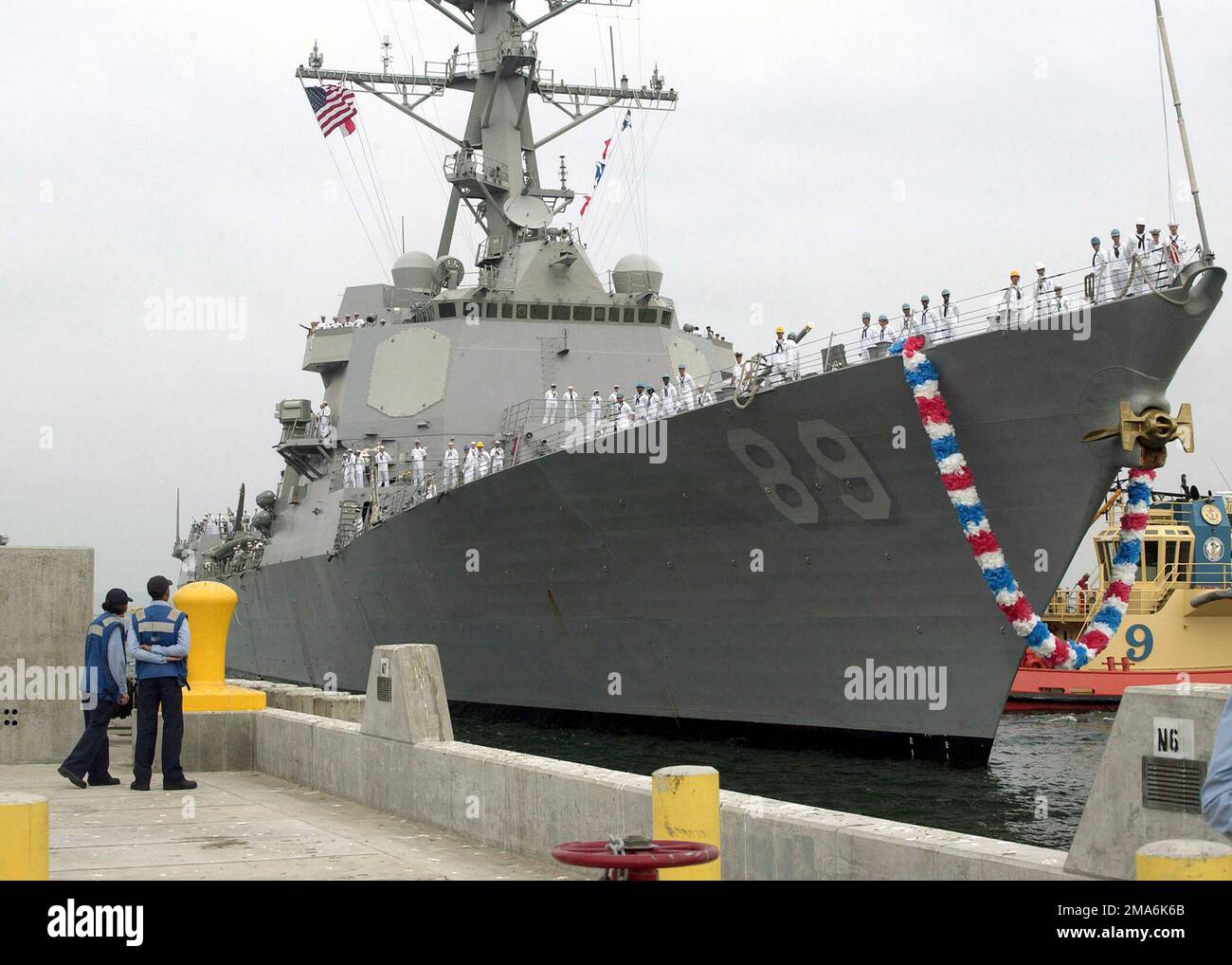 050801-N-1577S-043. Base: Naval Station, San Diego Stato: California (CA) Paese: Stati Uniti d'America (USA) Scene Major Command mostrato: DDG-89 Foto Stock