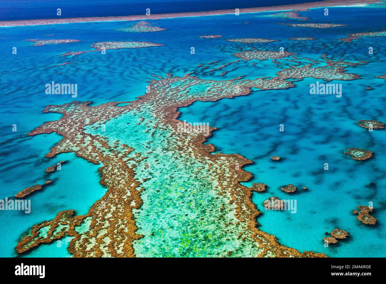 Vista aerea, barriere coralline e atolli della Grande barriera Corallina, Queensland, Australia Foto Stock
