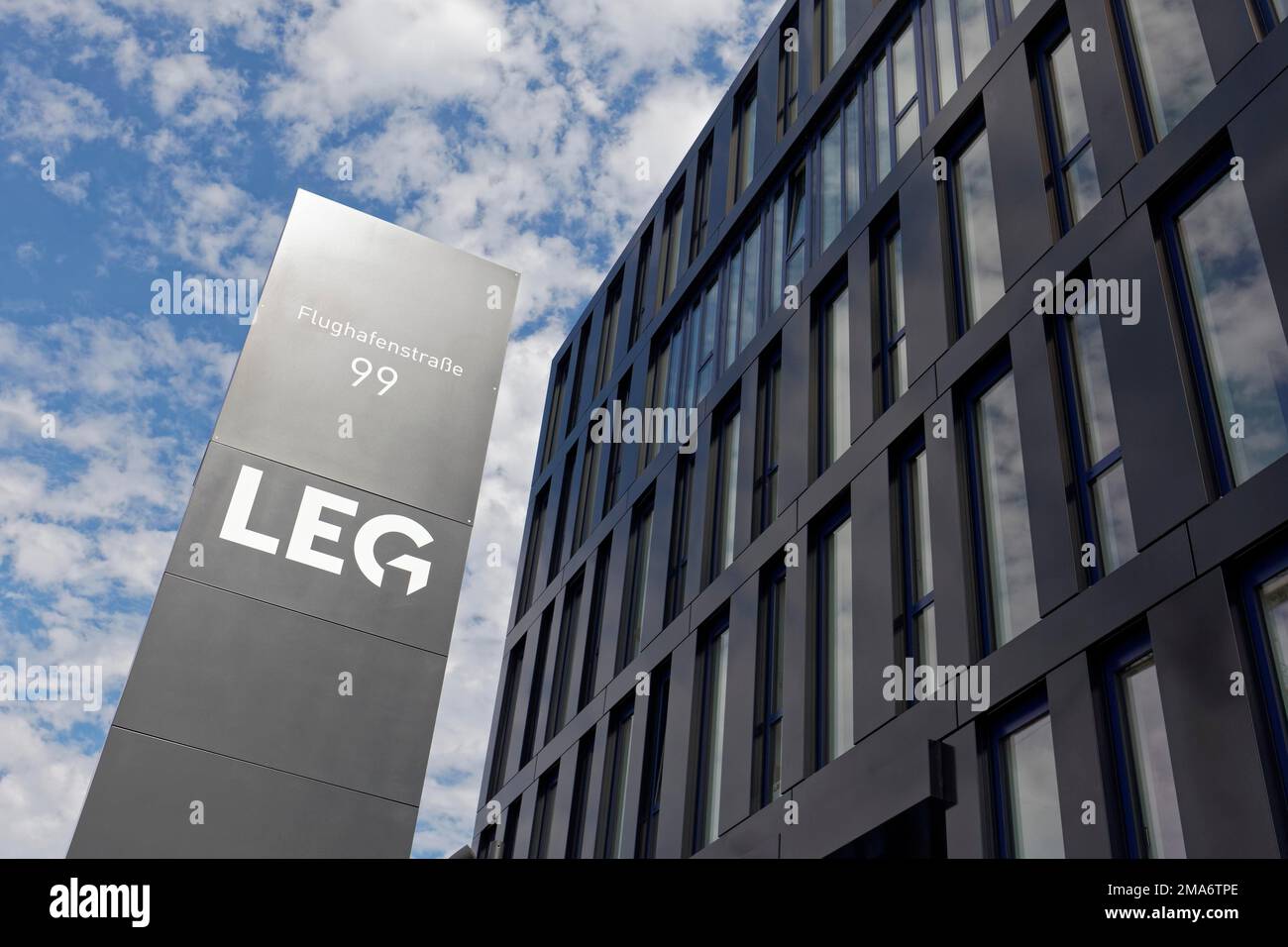 LEG Immobilien se, logo presso la sede centrale della società, società di sviluppo di alloggi, società di alloggi, Airport-City Duesseldorf, Renania settentrionale-Vestfalia Foto Stock