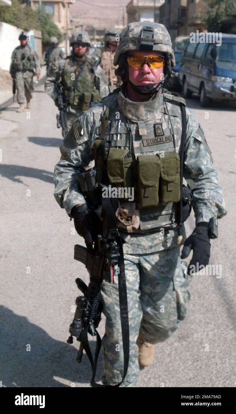 051013-A-2098S-023. Oggetto operazione/Serie: IRAQI FREEDOM base: Forward Operating base Marez Stato: Mosul Paese: Iraq (IRQ) scena comando maggiore mostrato: NORDEST Foto Stock