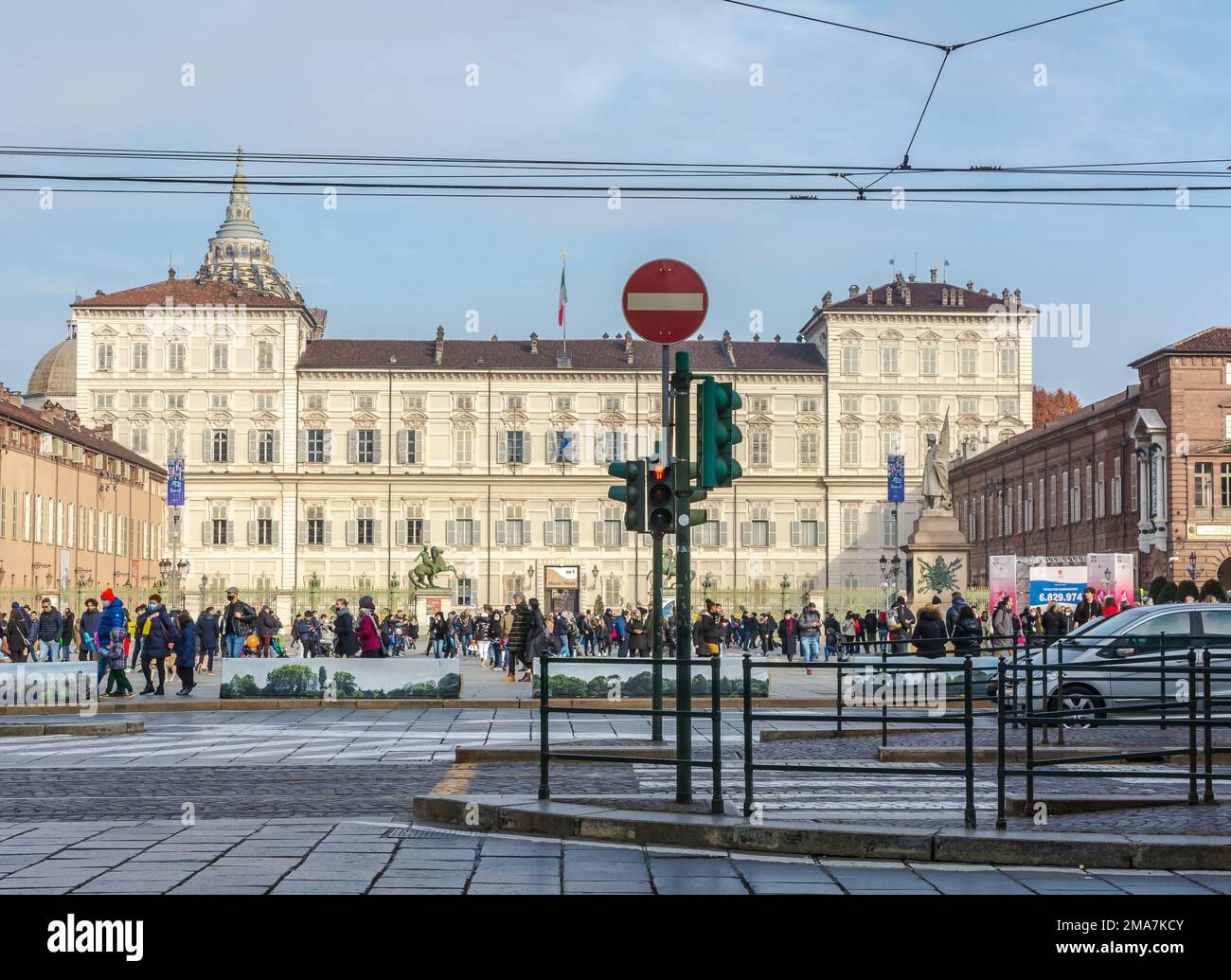 Piazza del Castello di Torino con Palazzo reale. Centro storico di Torino, Piemonte nel nord Italia, Europa. Foto Stock