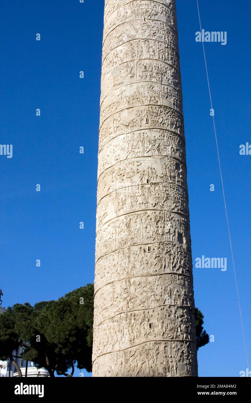 Colonna di Traiano, colonna trionfale e luogo dove si trovano le reliquie dell'imperatore Traiano Roma Italia Foto Stock