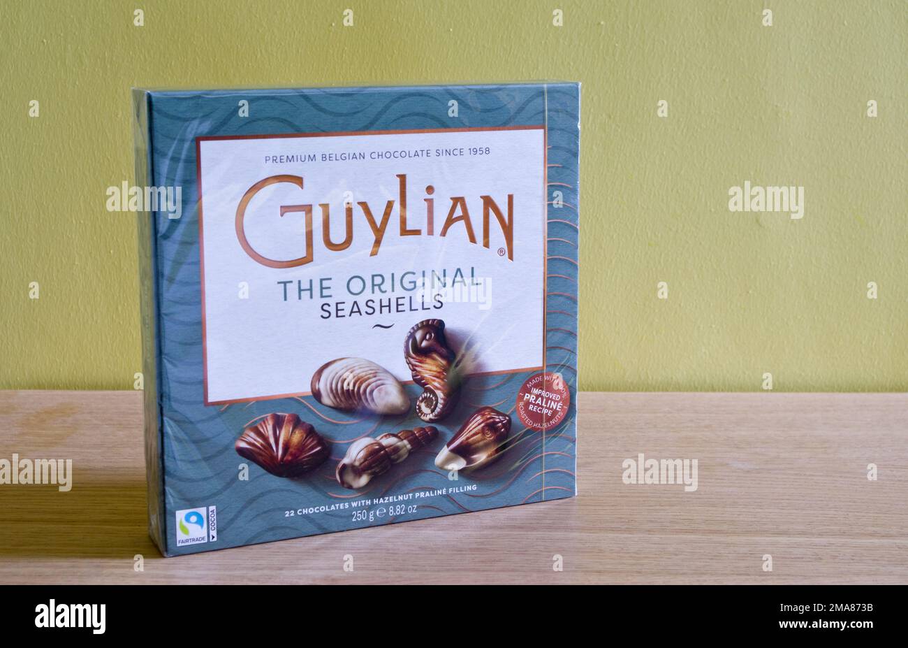 Confezione di ripieni di pralina di nocciola al cioccolato belga Guylian Seashells Foto Stock