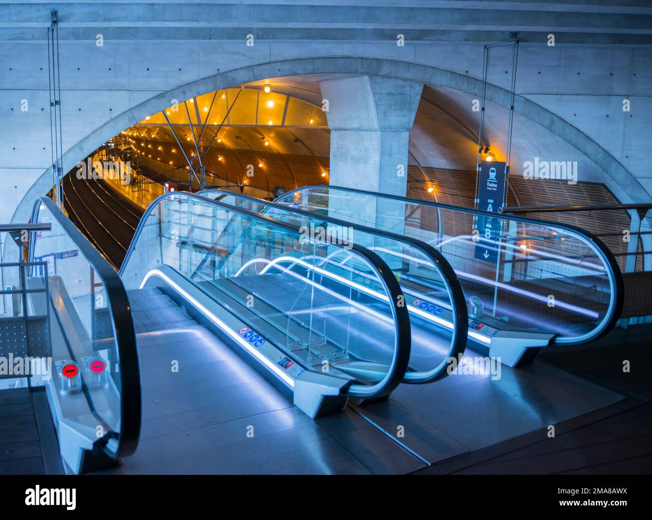 Gare de Monaco - Escalator in treno dalla stazione di Monte Carlo, Provence-Alpes-Côte d'Azur, Monaco. Foto Stock