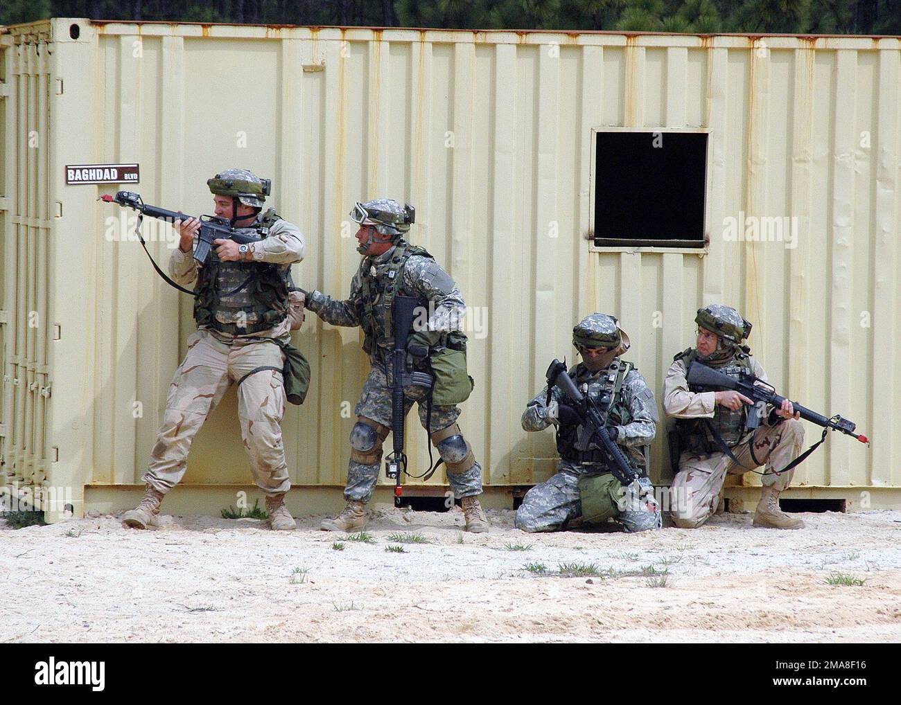 060323-N-0057D-238. Base: Fort Jackson Stato: South Carolina (SC) Nazione: Stati Uniti d'America (USA) Foto Stock