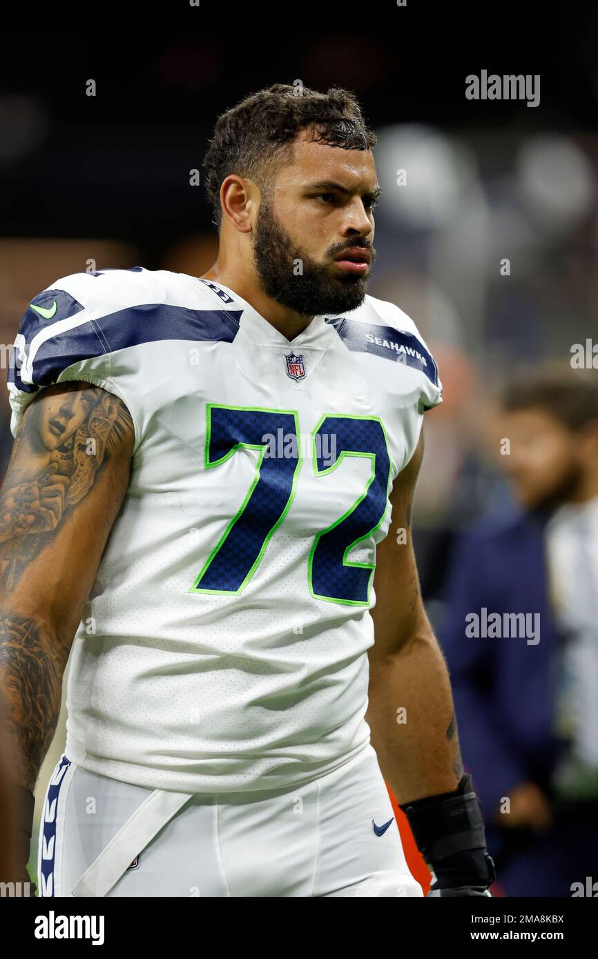 Seattle Seahawks offensive tackle Abraham Lucas (72) warms up before an NFL football game against the New Orleans Saints, Sunday, Oct. 9, 2022, in New Orleans. (AP Photo/Tyler Kaufman) Foto Stock