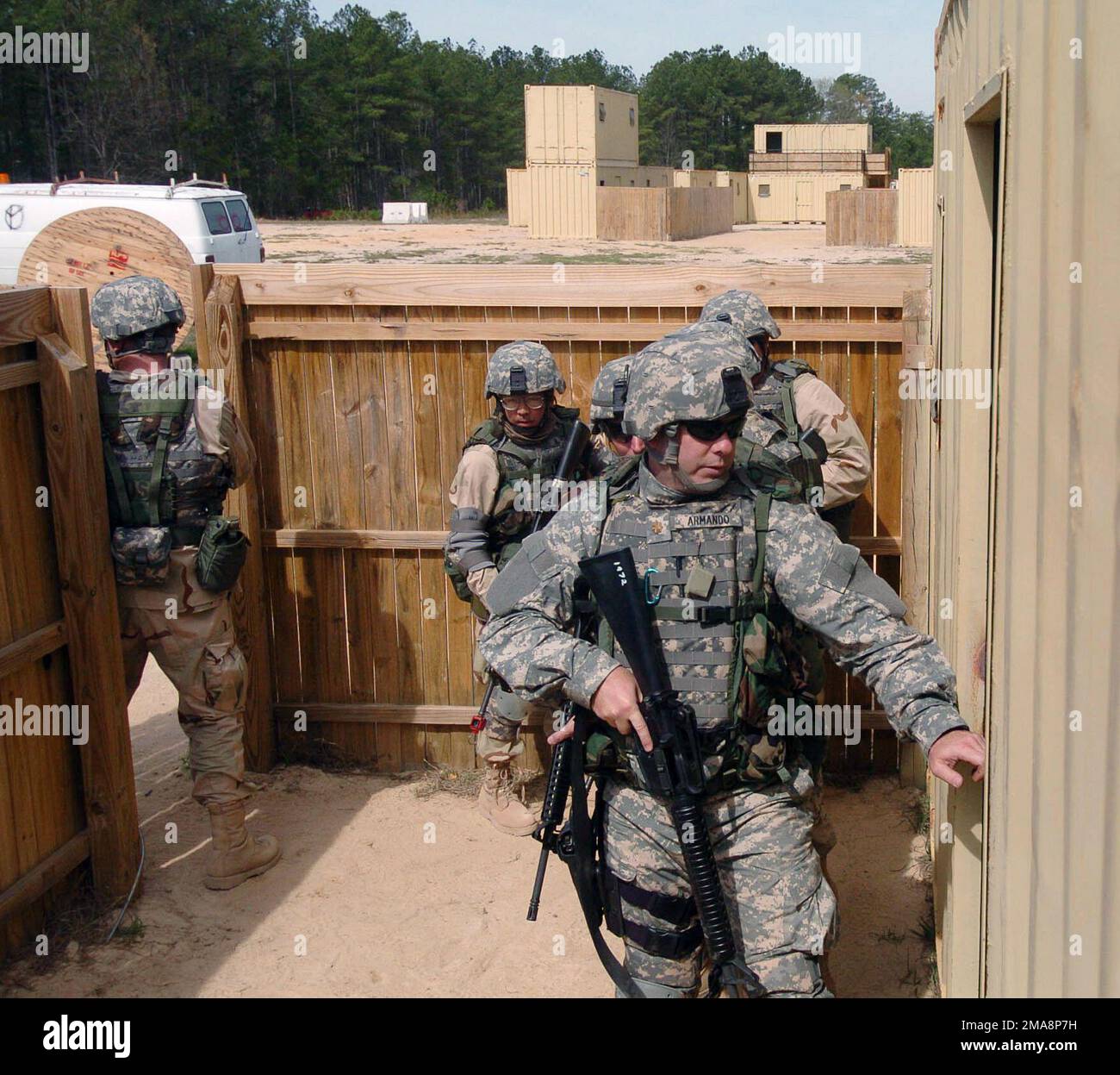 060405-N-4097B-007. Base: Fort Jackson Stato: South Carolina (SC) Paese: Stati Uniti d'America (USA) Scene Major Command mostrato: Task Force Marshall Foto Stock