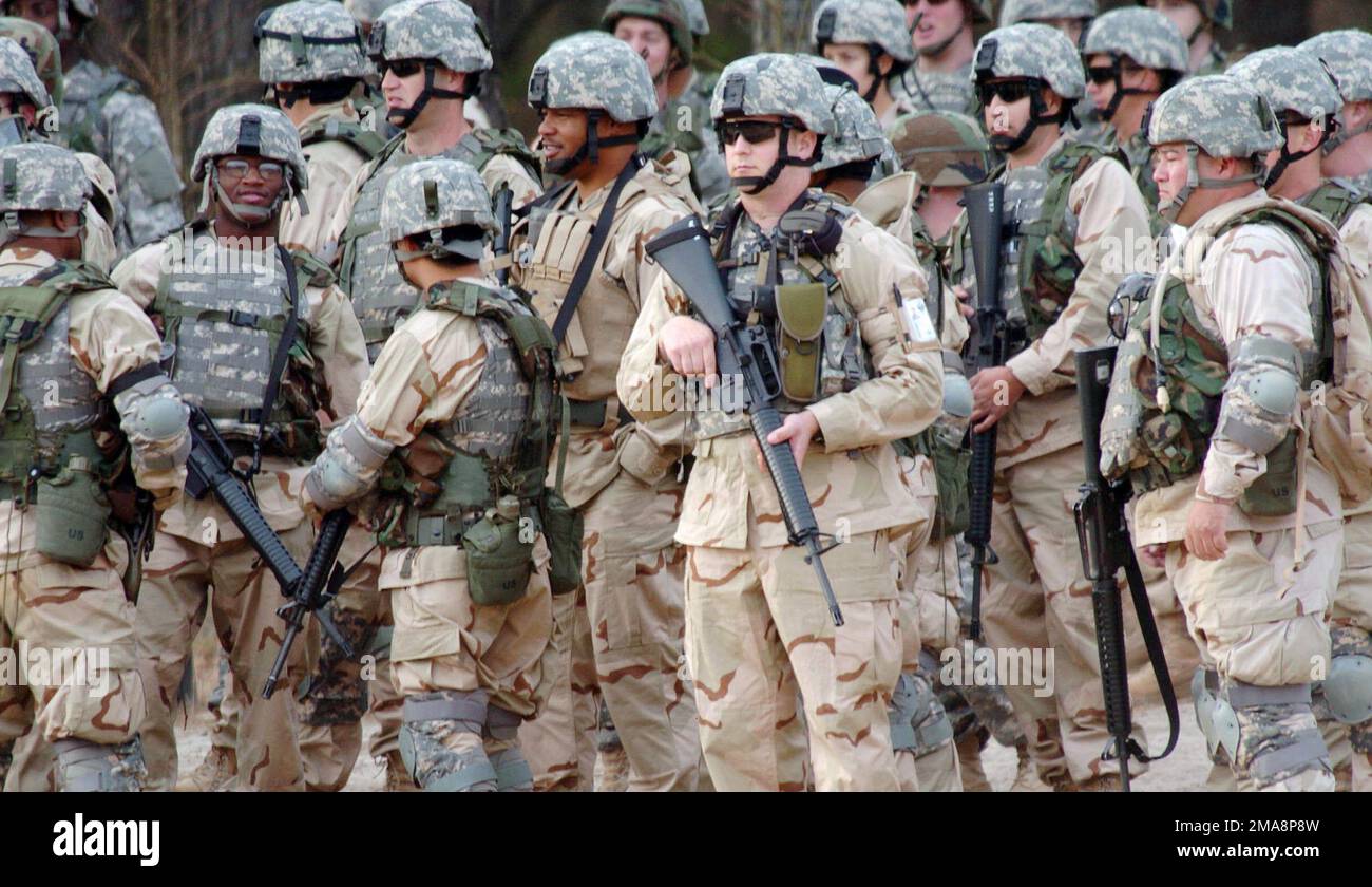 060405-N-4097B-004. Base: Fort Jackson Stato: South Carolina (SC) Paese: Stati Uniti d'America (USA) scena comando maggiore mostrato: TASK FORCE MARSHALL Foto Stock