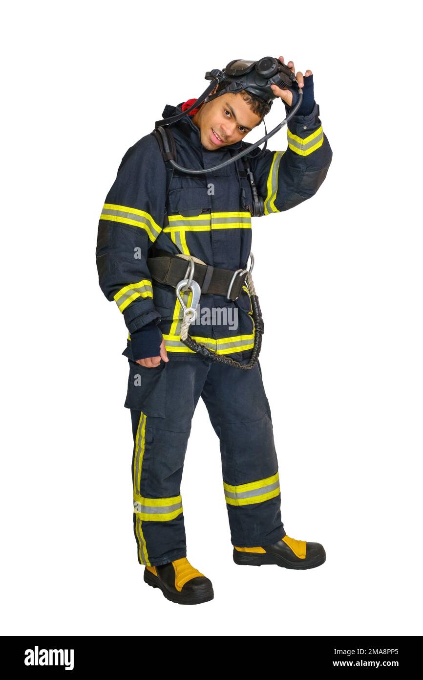 Pompiere in uniforme e con respiratore d'aria toglie la maschera protettiva Foto Stock