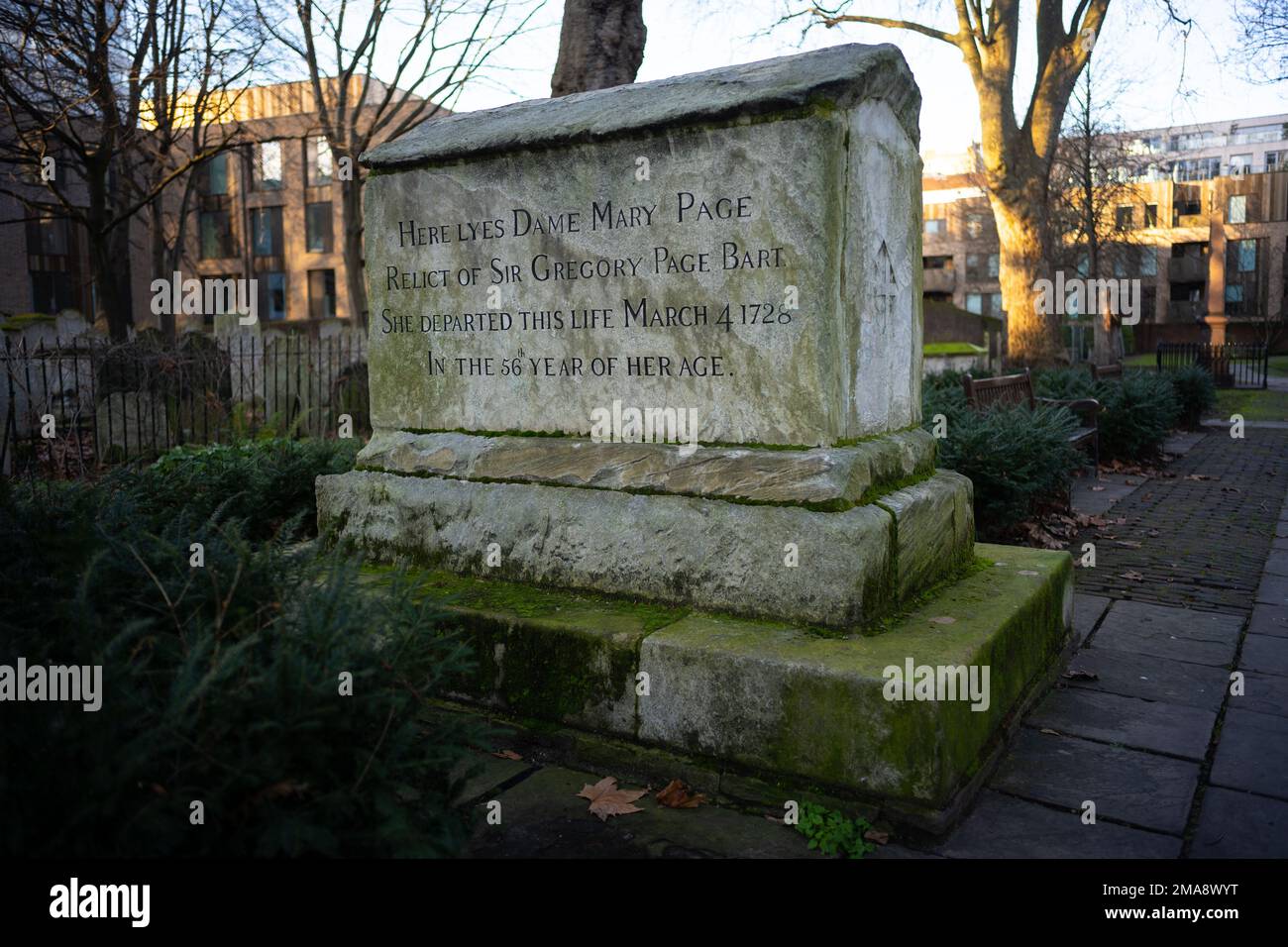 Bunhill Fields, un ex luogo di sepoltura per non conformisti a Islington, Londra Foto Stock