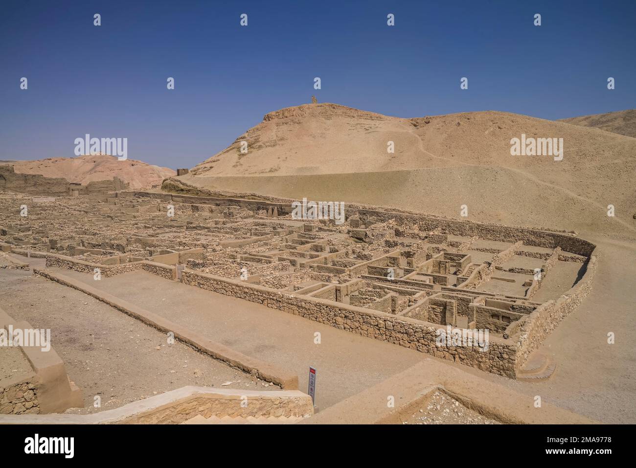 Ruinen, historische Arbeitersiedlung Deir el-Medina, Theben-West, Ägypten Foto Stock