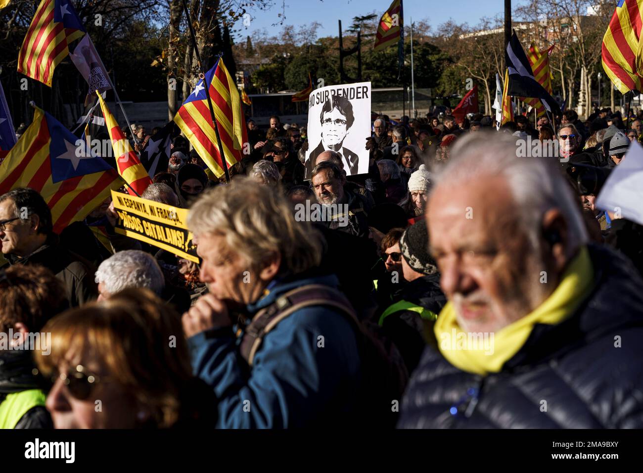 Barcellona, Spagna, 19, gennaio 2023. Òmnium e ANC dimostrano contro l'incontro tra Pedro Sánchez, Macron e Pere Aragonès. Credit: Joan Gosa/Alamy Live News Foto Stock