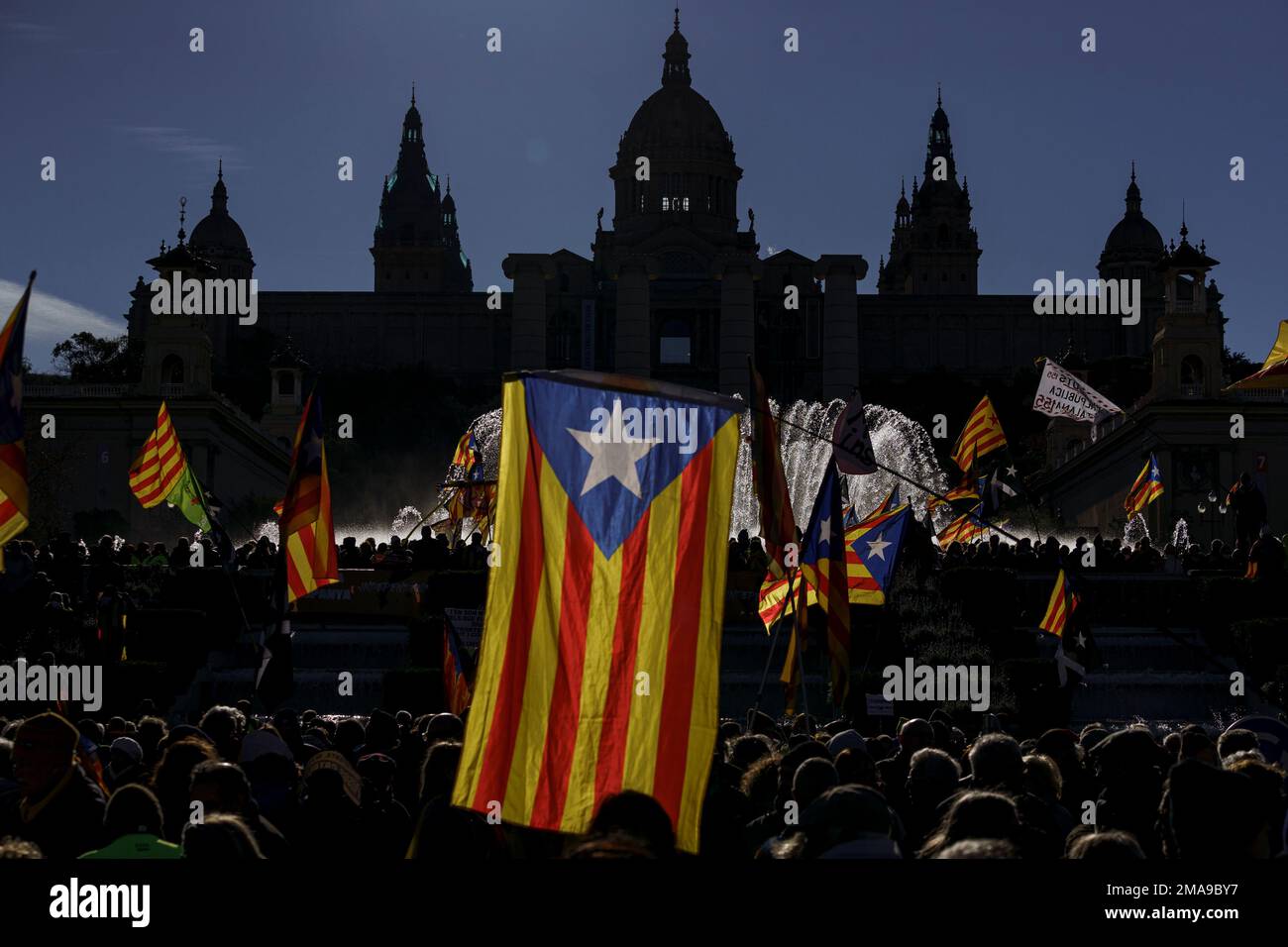 Barcellona, Spagna, 19, gennaio 2023. Òmnium e ANC dimostrano contro l'incontro tra Pedro Sánchez, Macron e Pere Aragonès. Credit: Joan Gosa/Alamy Live News Foto Stock