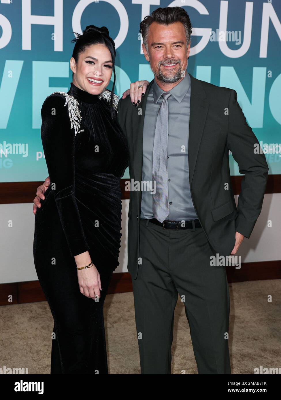 HOLLYWOOD, LOS ANGELES, CALIFORNIA, USA - GENNAIO 18: Audra Mari e l'attore  americano Josh Duhamel arrivano alla Los Angeles Premiere del "Shotgun  Wedding" di Amazon prime Video, che si tiene al TCL