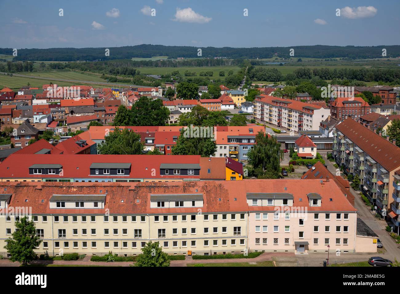 03.06.2016, Germania, Meclemburgo-Pomerania occidentale, Malchin - Vista da St Johanniskirche Malchin alla città provinciale. 00A160603D011CAROEX.JPG [MO Foto Stock