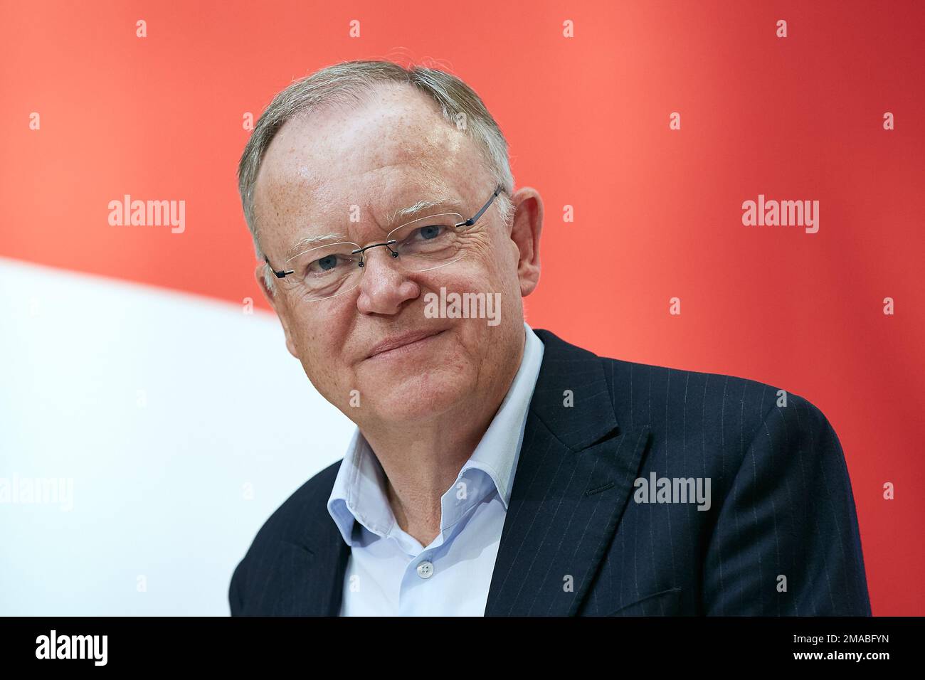 10.10.2022, Germania, Berlino, Berlino - Stephan Weil alla conferenza stampa sui risultati delle elezioni di Stato nella bassa Sassonia a Willy Brandt House. Foto Stock