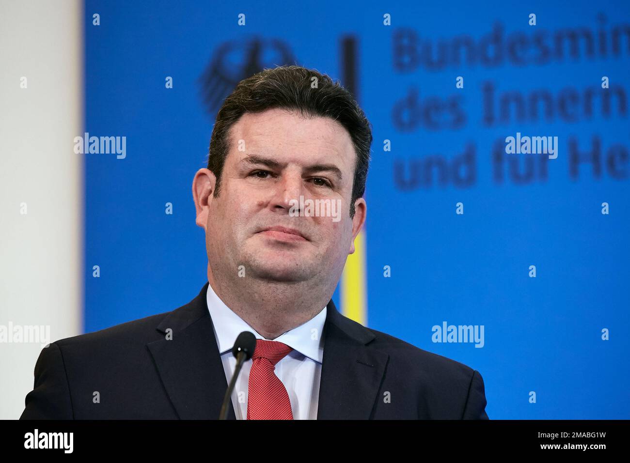 30.11.2022, Germania, Berlino, Berlino - Ministro federale del lavoro Hubertus Heil alla conferenza stampa sulla legge sull'immigrazione dei lavoratori qualificati. 00R22113 Foto Stock