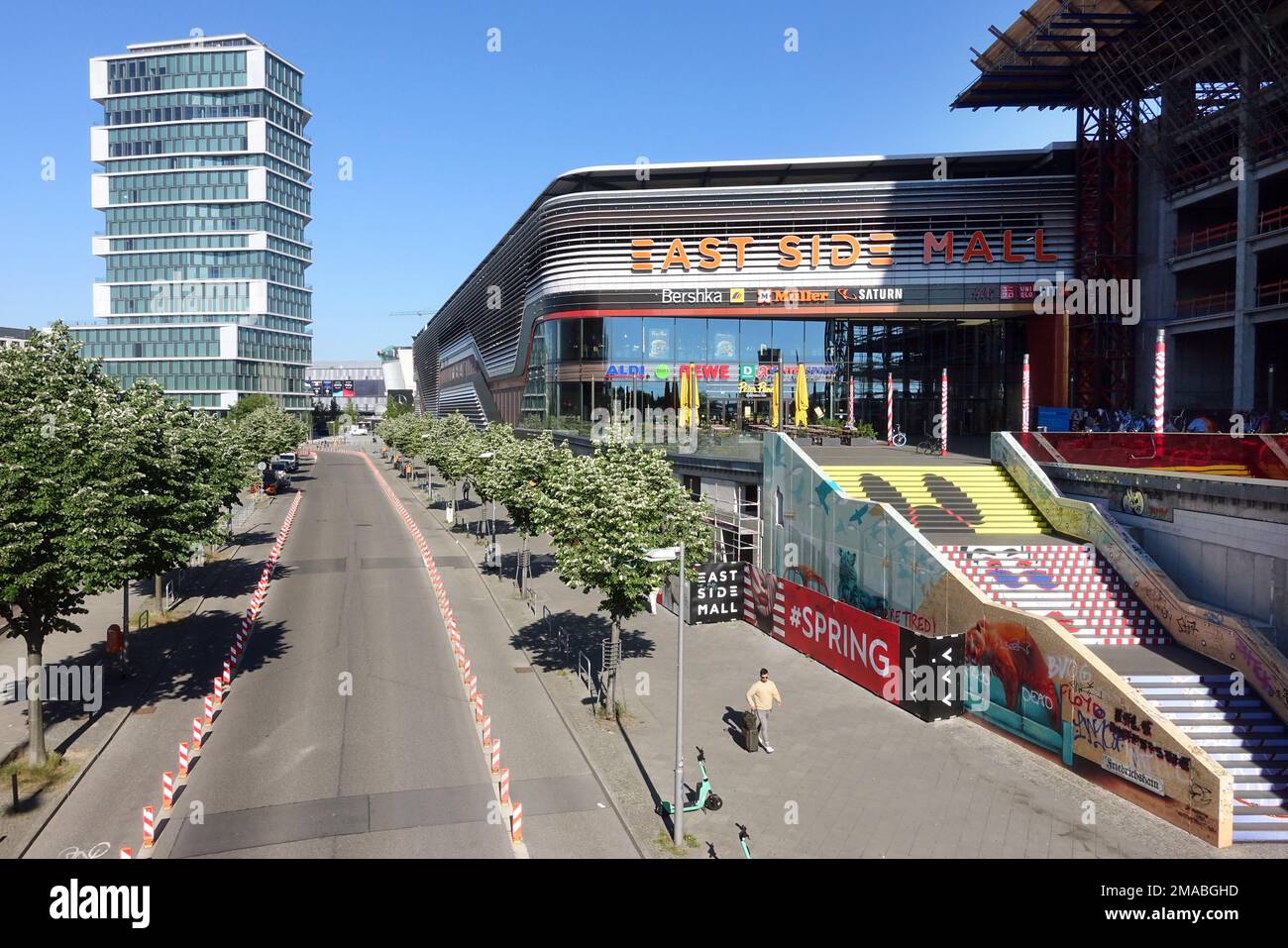 03.06.2022, Germania, , Berlino - The East Side Mall in Tamara-Danz-Strasse. 00S220603D219CAROEX.JPG [VERSIONE DEL MODELLO: NO, VERSIONE DEL MODELLO: NO (c) caro imag Foto Stock