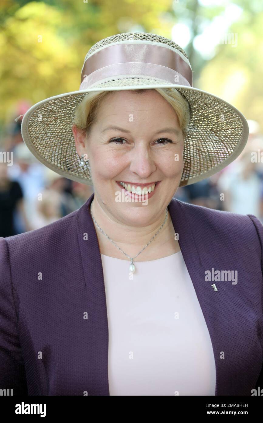 14.08.2022, Germania, Brandeburgo, Hoppegarten - Franziska Giffey, sindaco di Berlino. 00S220814D732CAROEX.JPG [VERSIONE DEL MODELLO: NO, VERSIONE DEL MODELLO Foto Stock