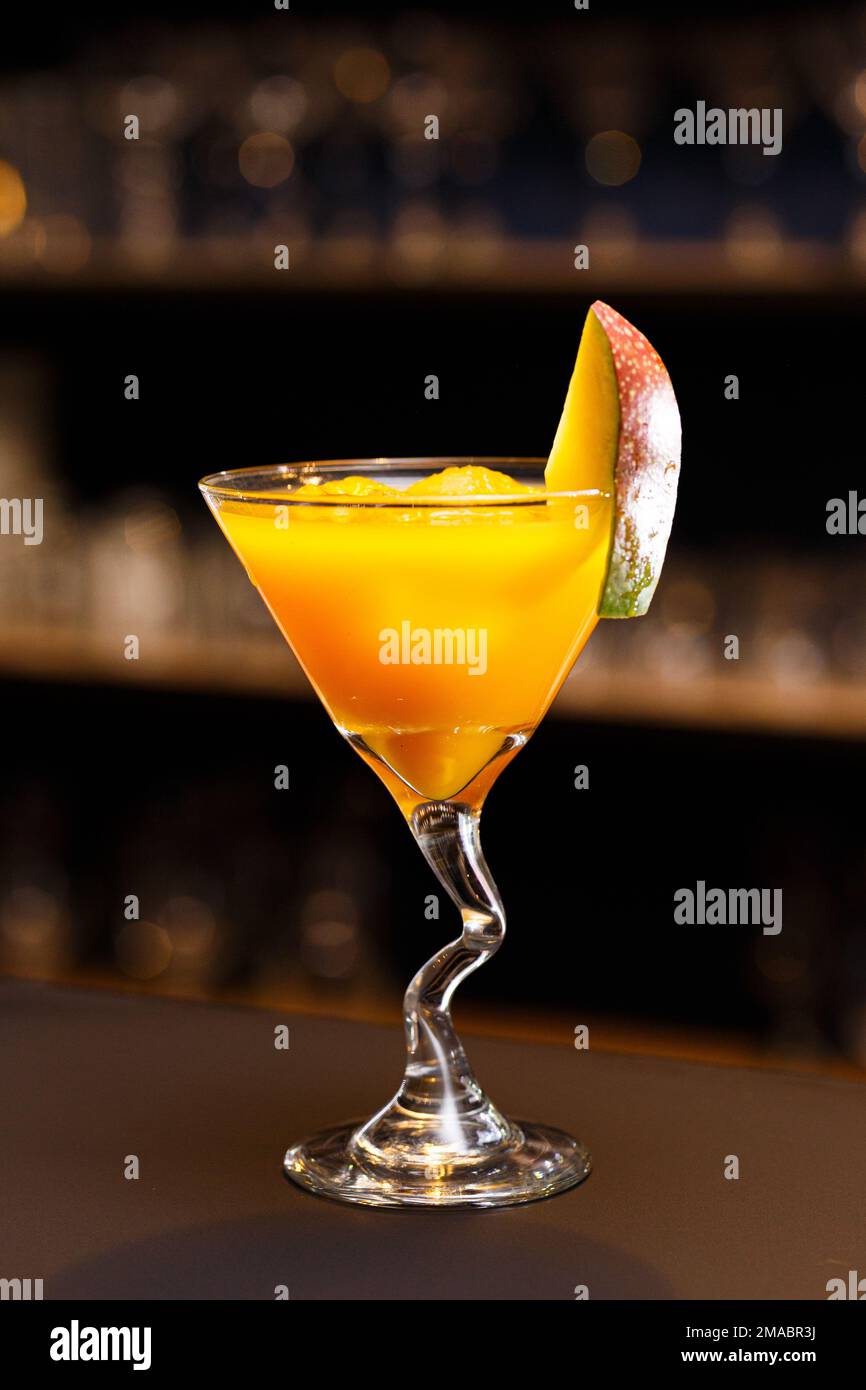 Cocktail analcolico di mango. Mango fresco. Bevande indiane. Foto Stock