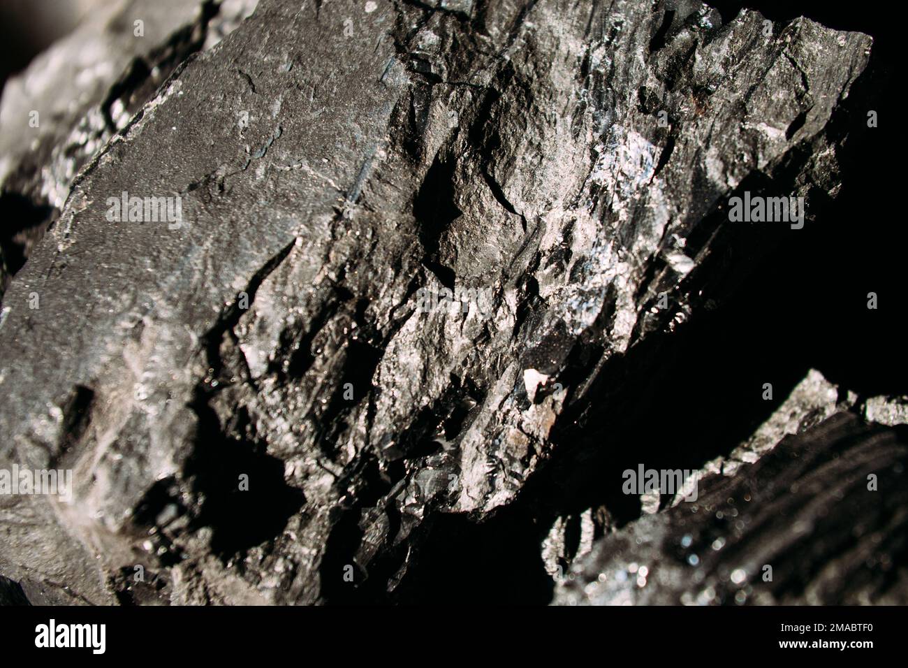 Primo piano di pietre nere di carbone. combustibili e minerali.. Foto Stock