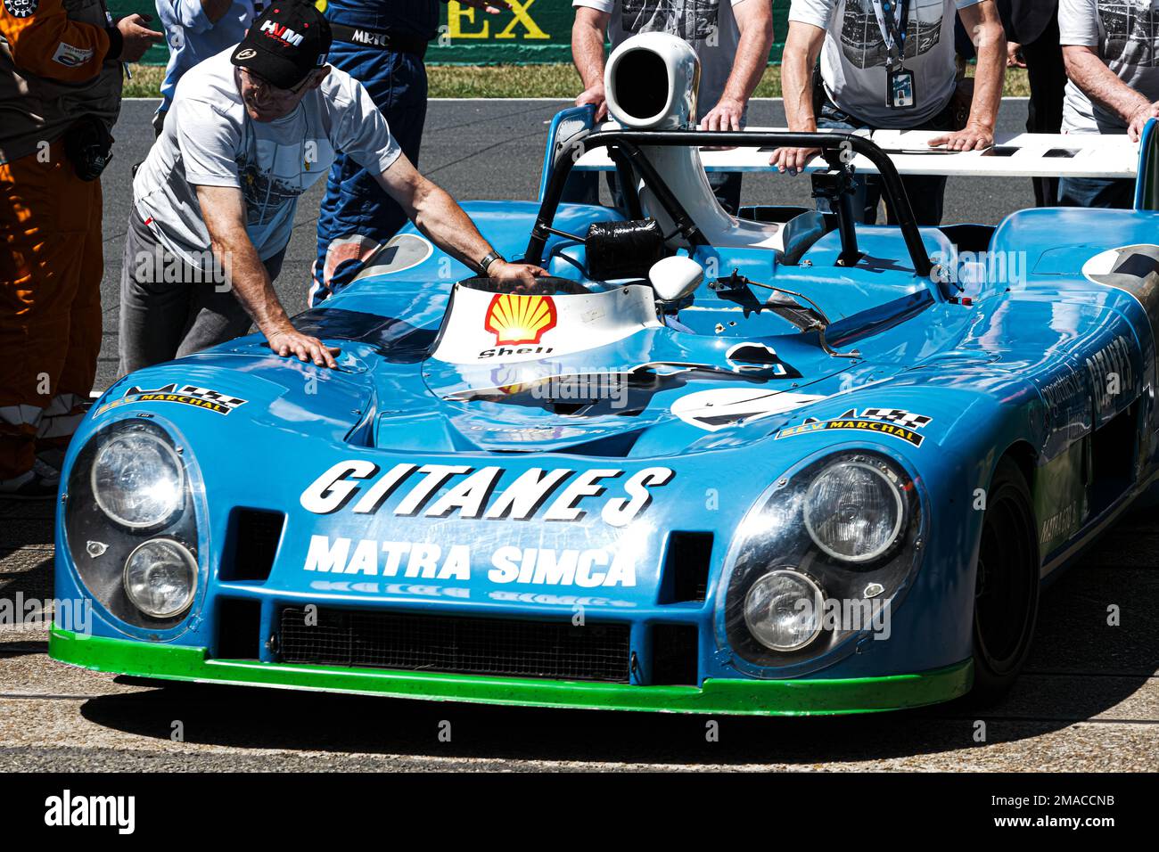 Questo sabato, 11 giugno 2022, Henri Pescarolo e Gérard Larrousse hanno preso il volante delle due vittoriose Matra 24 ore di le Mans nei primi anni 1970s. Foto Stock