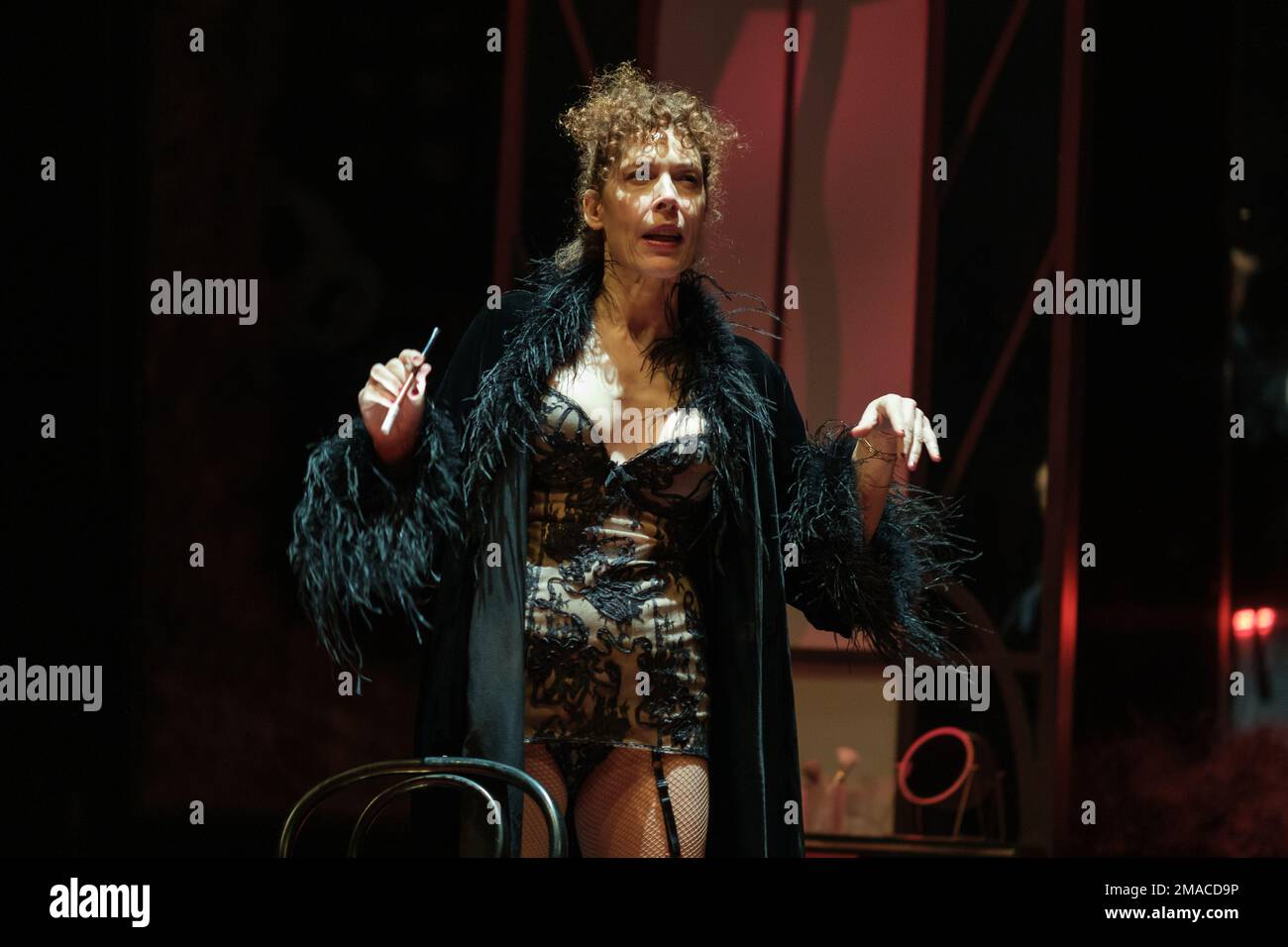 Madrid, Spagna. 19th Jan, 2023. L'attrice Maru Valdivielso si esibisce sul palco durante la presentazione "la Decadencia" al Teatro la Abadía di Madrid. Credit: SOPA Images Limited/Alamy Live News Foto Stock