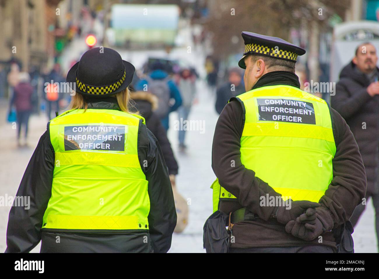 Poliziotto o polizia di polizia della Comunità sulla via Buchanan, il miglio di stile a Glasgow, Scozia, Regno Unito Foto Stock