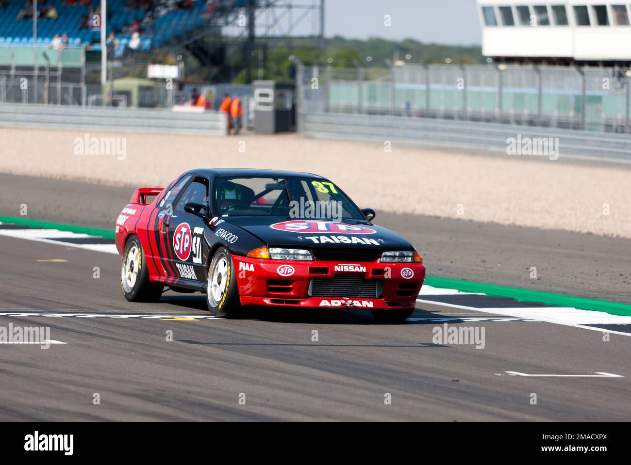 Simon Garrad guida il suo Red An Black, 1992, Nissan Skyline R32, durante il Tony Dron Memorial Trophy per MRL Historic Touring Cars. Foto Stock