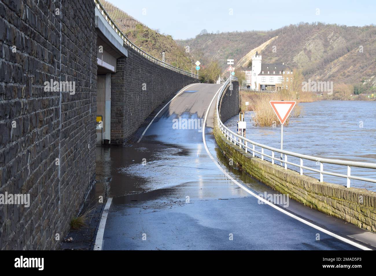 il flusso luminoso rimane sulla strada Foto Stock
