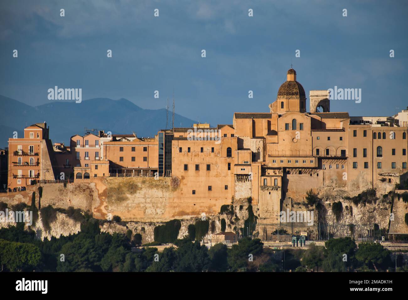 Vista sul centro storico di Cagliari Foto Stock
