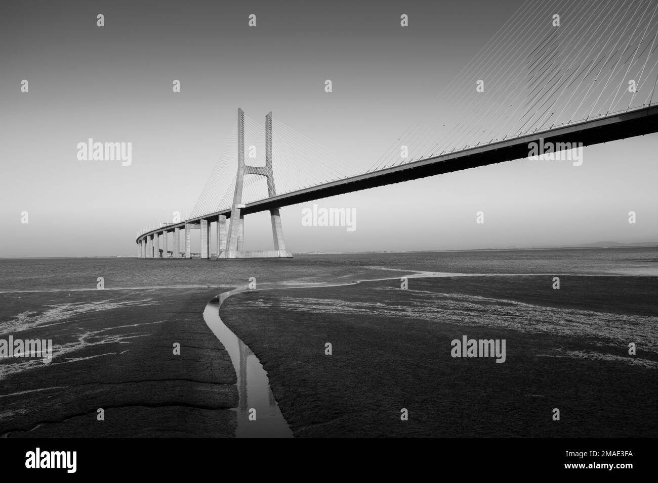 Tramonto sul ponte di Lisbona vasco da gama Foto Stock