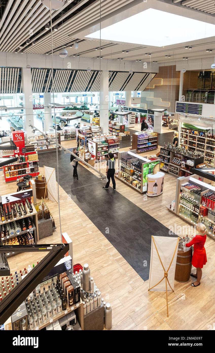 Chisinau, Moldova - 27 settembre 2016: Negozi duty free, in un aeroporto internazionale a Chisinau, Moldova Foto Stock