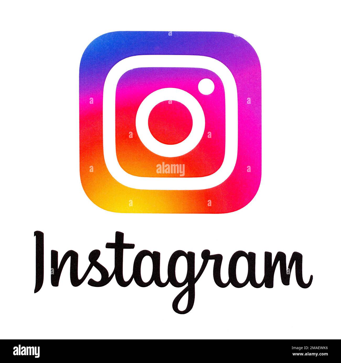 Chisinau, Moldova - 19 settembre 2018: Nuovo logo Instagram stampato su carta bianca. Instagram è un servizio online di condivisione di foto e video per dispositivi mobili Foto Stock